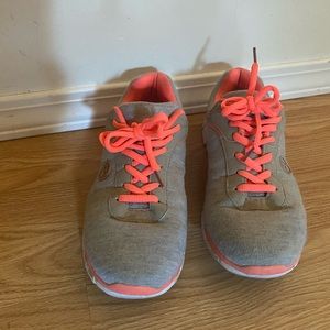 Size 7 Neon Running Shoes